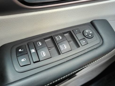 Used 2023 Chrysler Voyager LX image 35