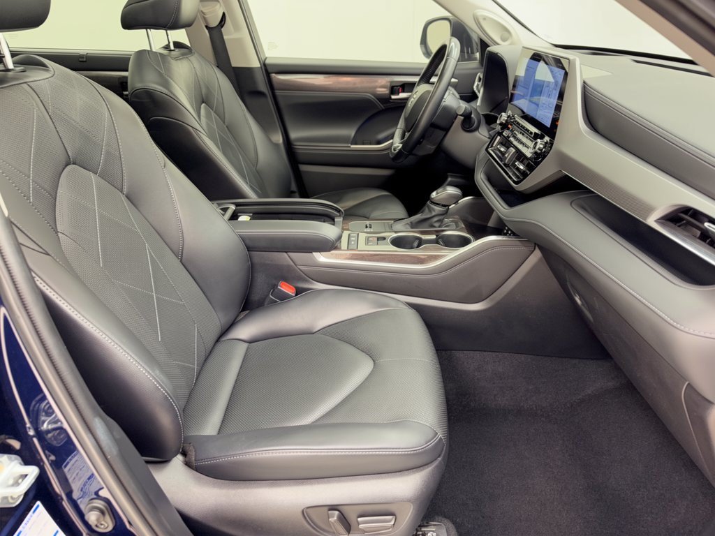 Used 2022 Toyota Highlander Platinum AWD/4WD image 30