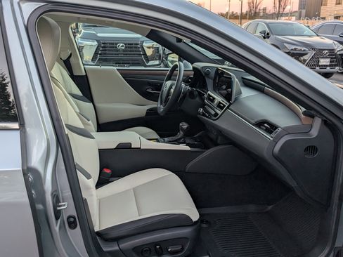 Certified 2025 Lexus ES 300h 300h image 11