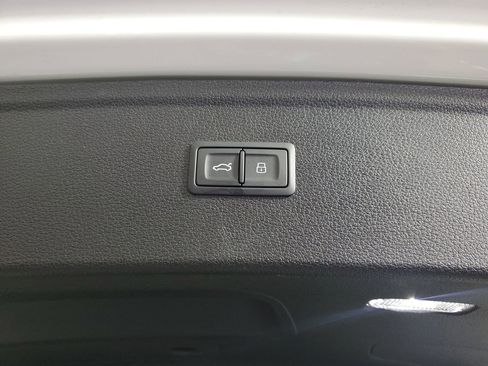 Certified 2025 Audi Q5 2.0T Premium Plus image 10