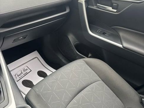 Used 2025 Toyota RAV4 XLE image 33