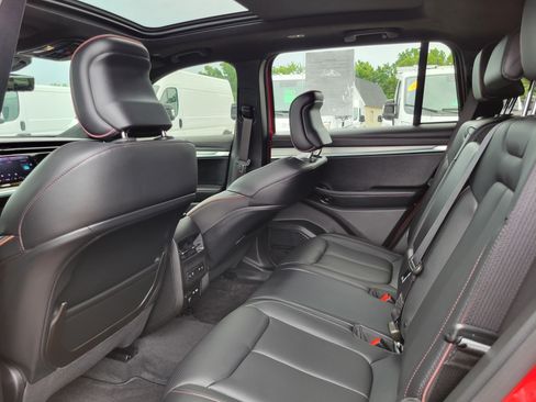 Used 2024 Jeep Wagoneer Launch Edition AWD/4WD image 18