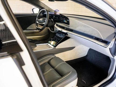 Used 2022 Lucid Air Dream Edition AWD/4WD image 36