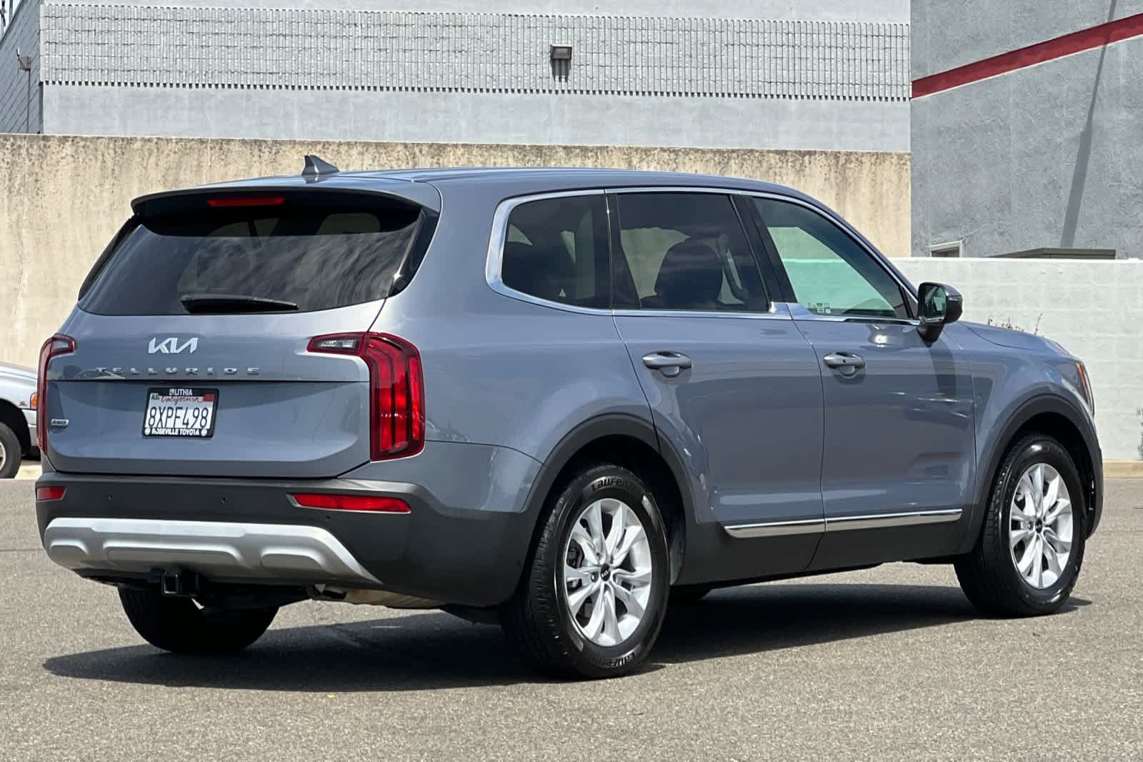 Used 2022 Kia Telluride LX AWD/4WD image 2