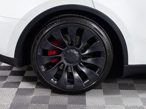 Used 2023 Tesla Model Y Long Range image 38