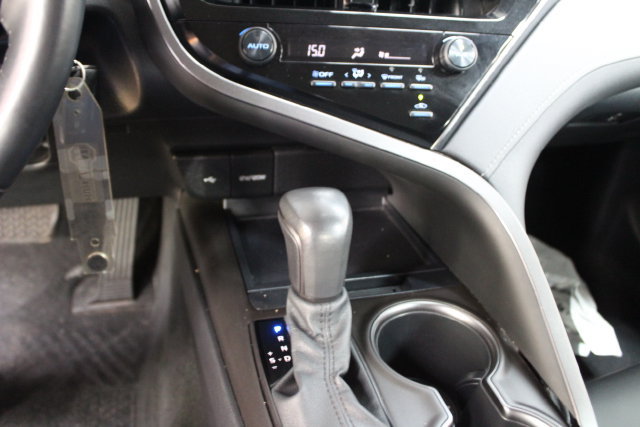 Used 2021 Toyota Camry SE FWD image 19