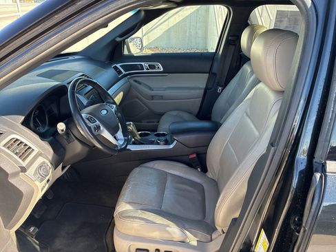 Used 2013 Ford Explorer XLT image 12