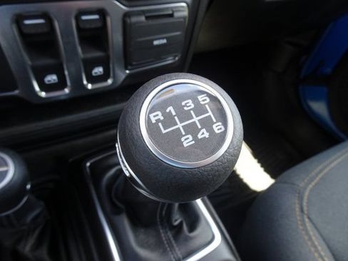 Used 2024 Jeep Wrangler Sport AWD/4WD image 18