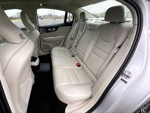 Used 2022 Volvo S60 T8 Inscription image 18