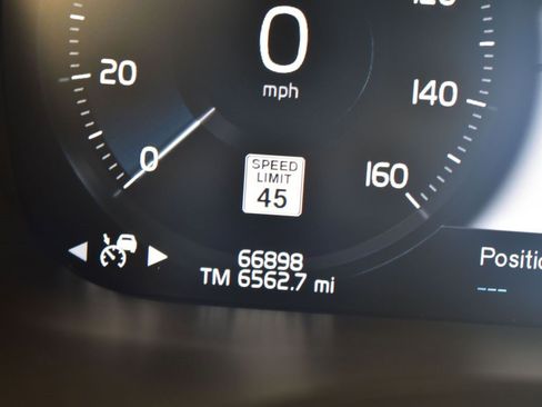 Used 2020 Volvo XC60 T6 Inscription w/ Protection Package Premier image 11