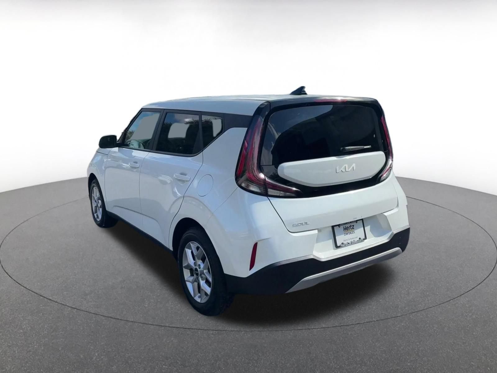 Used 2025 Kia Soul LX w/ LX Technology Package FWD image 9