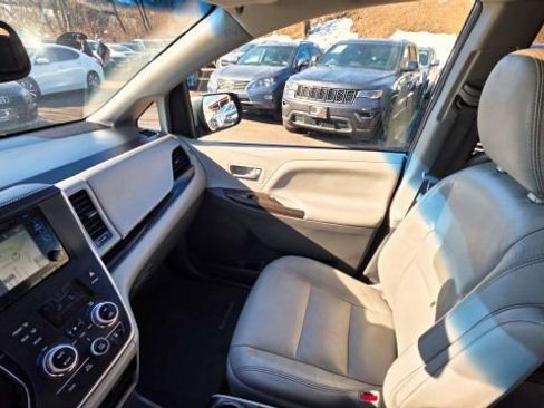 Used 2017 Toyota Sienna XLE Premium w/ Cargo Management Package AWD/4WD image 14