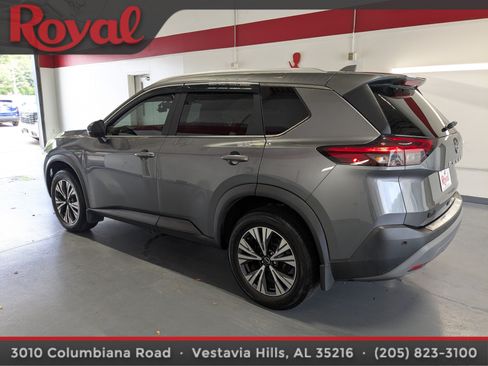 Used 2022 Nissan Rogue SV w/ SV Premium Package FWD image 2