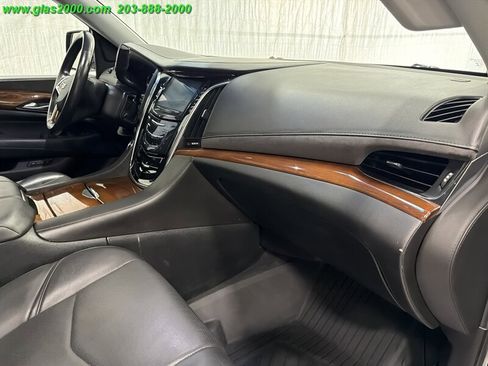 Used 2016 Cadillac Escalade Luxury AWD/4WD image 30