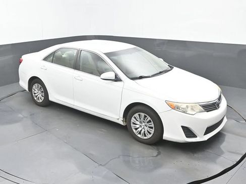 Used 2014 Toyota Camry FWD image 13