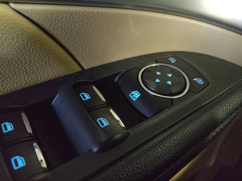 Used 2017 Ford Explorer XLT w/ Equipment Group 202A FWD image 27