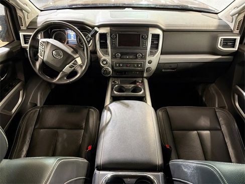 Used 2019 Nissan Titan XD image 10