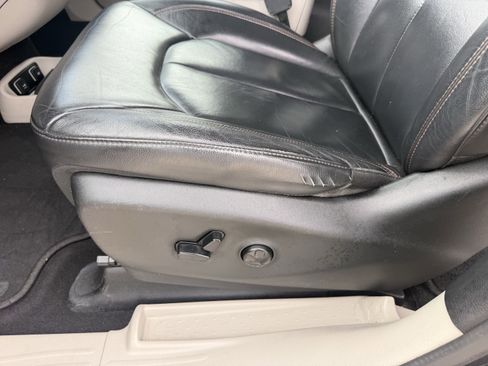 Used 2017 Chrysler Pacifica Touring-L w/ Tire & Wheel Group image 31