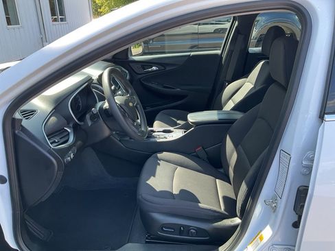 Used 2023 Chevrolet Malibu LT image 2