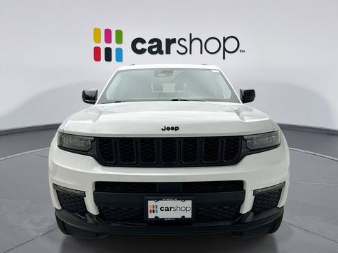 Used 2023 Jeep Grand Cherokee L Limited w/ Black Appearance Package AWD/4WD image 8