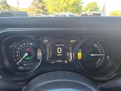 Used 2024 Jeep Wrangler Unlimited Sahara AWD/4WD image 14