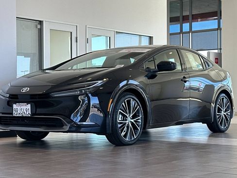 Certified 2024 Toyota Prius XLE FWD image 8