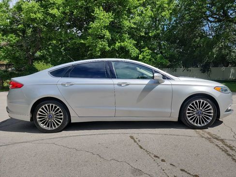 Used 2017 Ford Fusion SE w/ Fusion SE Technology Package FWD image 7