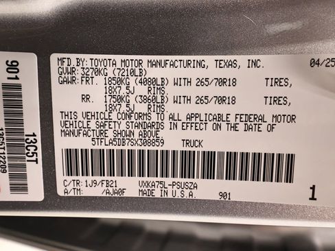 Used 2025 Toyota Tundra SR5 w/ SR5 Convenience Package AWD/4WD image 39