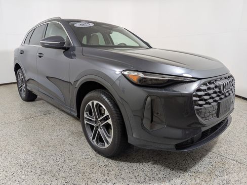 Certified 2025 Audi Q5 Premium Plus w/ Premium Plus image 1