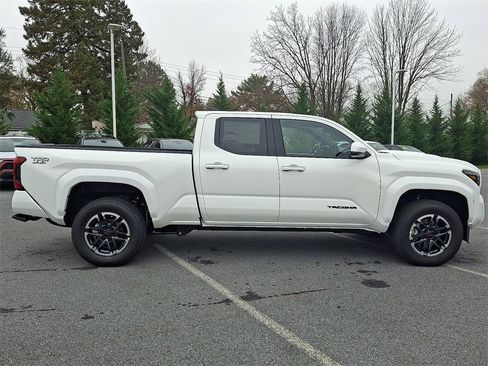 New 2025 Toyota Tacoma TRD Sport image 8