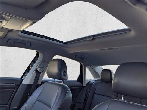 Used 2019 Volkswagen Jetta SEL w/ Cold Weather Package image 10