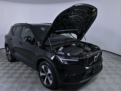 Certified 2025 Volvo XC40 B5 Plus image 34
