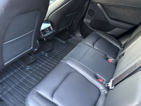 Used 2020 Tesla Model Y Long Range image 15