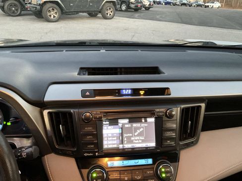 Used 2015 Toyota RAV4 XLE image 19
