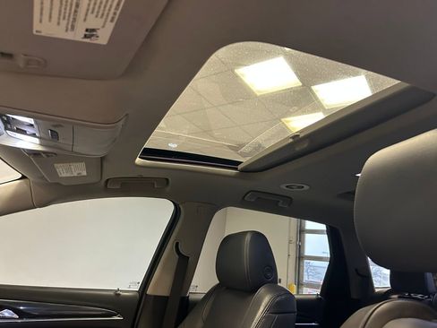 Used 2019 Buick Enclave Essence image 25