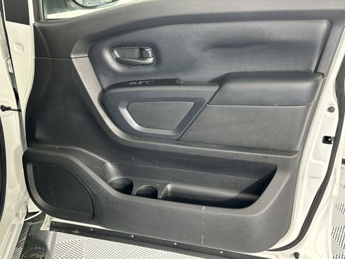 Used 2017 Nissan Titan S image 27