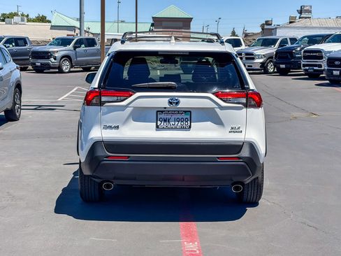 Used 2024 Toyota RAV4 XLE AWD/4WD image 3