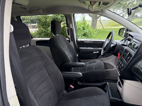 Used 2013 Dodge Grand Caravan SXT FWD image 29