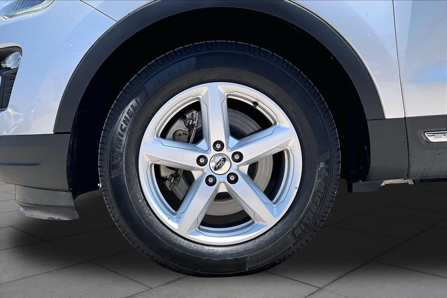 Used 2019 Ford Explorer XLT w/ Equipment Group 201A FWD image 11