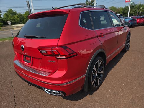 Used 2024 Volkswagen Tiguan SEL R-Line AWD/4WD image 3