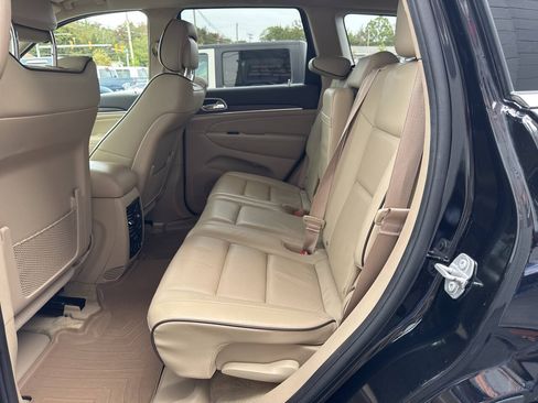 Used 2018 Jeep Grand Cherokee Overland AWD/4WD image 17