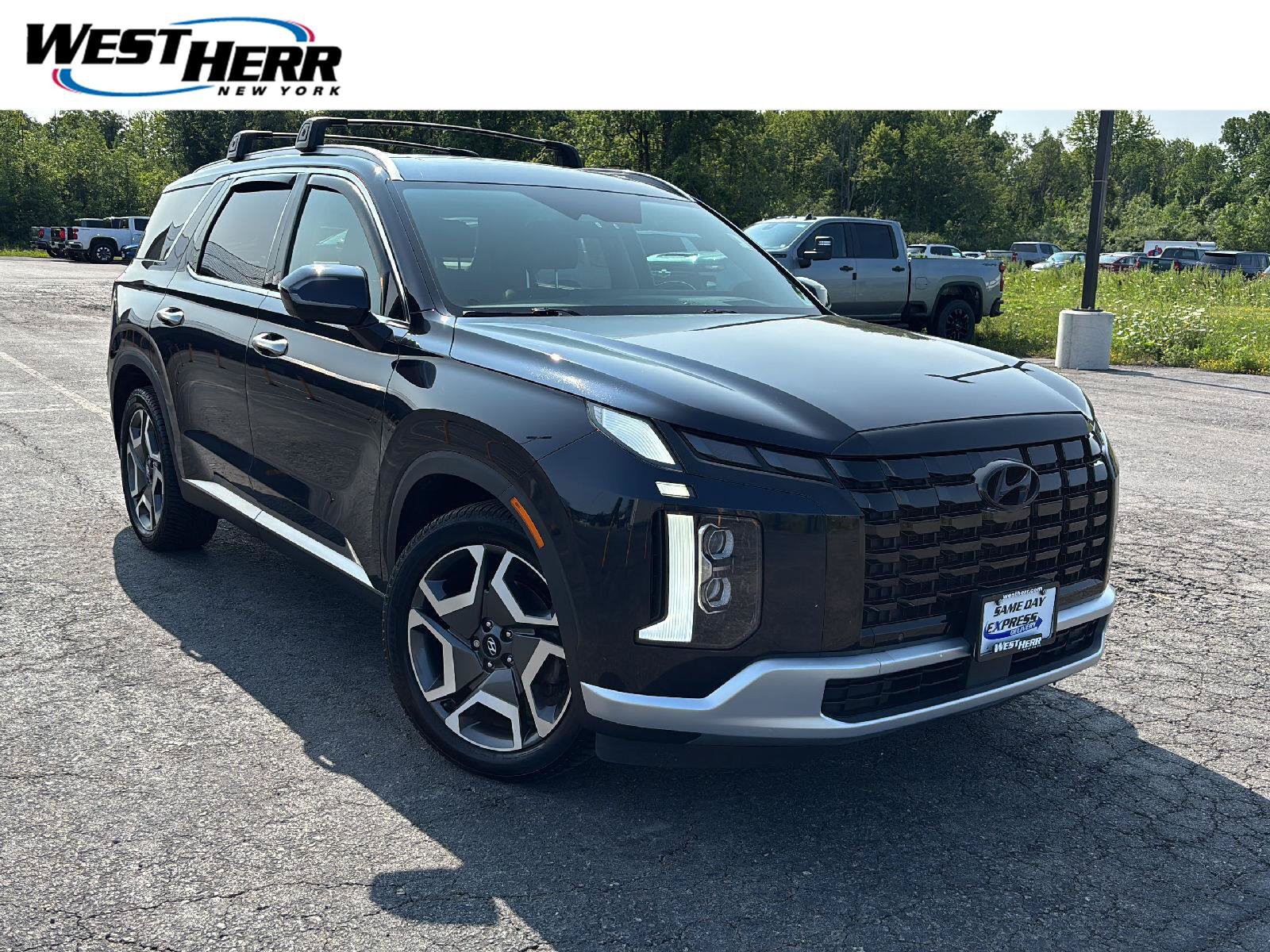 Used 2023 Hyundai Palisade Limited AWD/4WD image 1