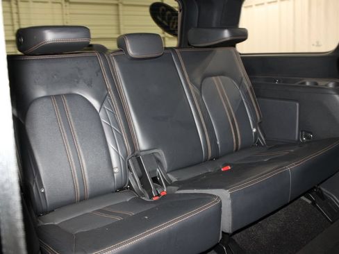 Used 2022 Ford Expedition Platinum AWD/4WD image 30