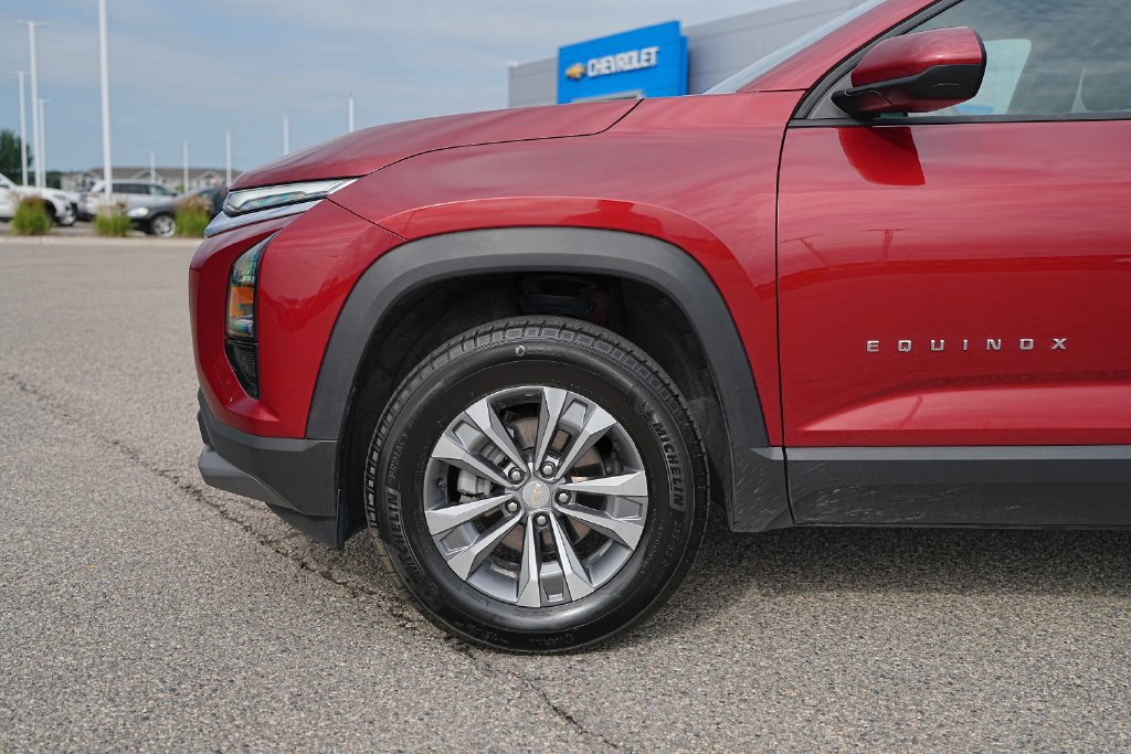 Used 2026 Chevrolet Equinox LT AWD/4WD image 12