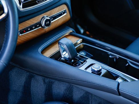 Used 2024 Volvo XC90 B5 Plus w/ Protection Package Premier image 22