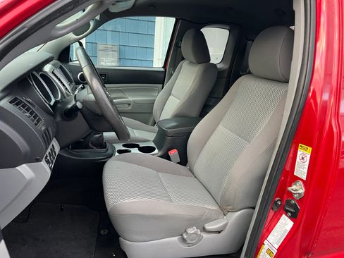 Used 2014 Toyota Tacoma 4x4 Access Cab w/ SR5 Package image 6