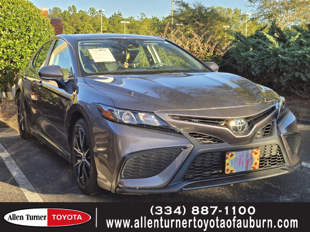 Used 2024 Toyota Camry SE FWD image 1