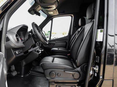 Used 2025 Mercedes-Benz Sprinter 2500 w/ Dashboard Charging Package image 3