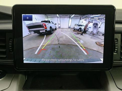 Used 2022 Ford Explorer XLT image 26