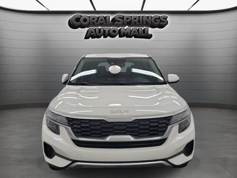 Used 2023 Kia Seltos LX AWD/4WD image 2